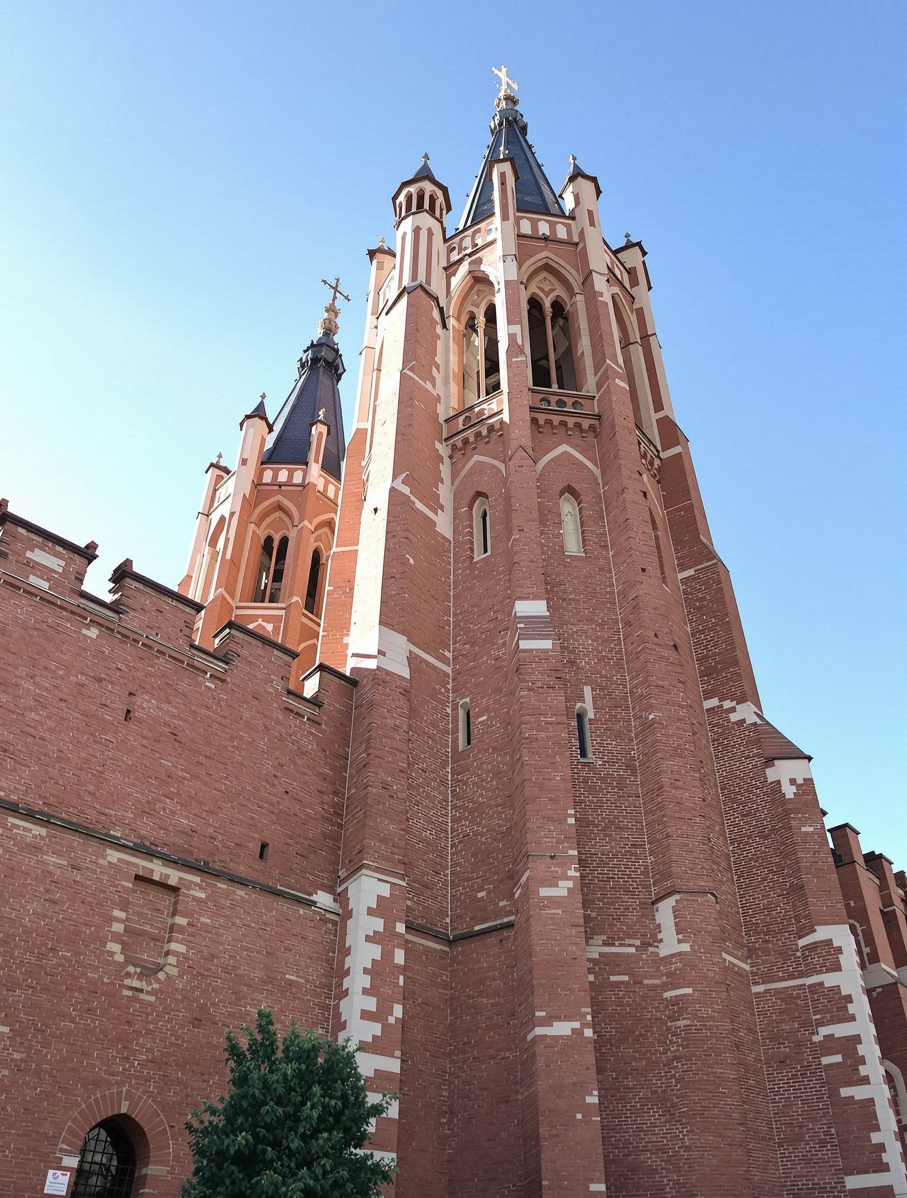 Cathédrale Sainte-Cécile Albi vue extérieure brique rouge forteresse gothique méridional