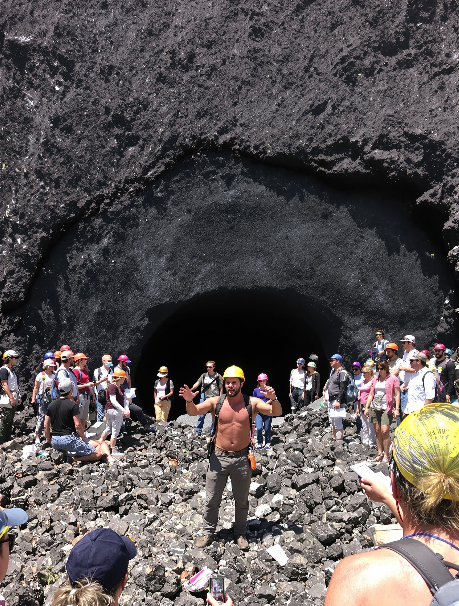 Guide volcanologique Sicile tunnel lave Etna